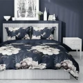 big_posciel-satynowa-160x200-granatowa-kwiaty-4202-b-home-satin-08.webp