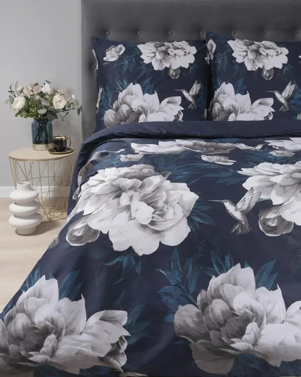 big_posciel-satynowa-160x200-granatowa-kwiaty-4202-b-home-satin-08-7.webp