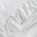 big_posciel-satynowa-220x200-venus-biala-zdobiona-falbankami-eurofirany-3.webp