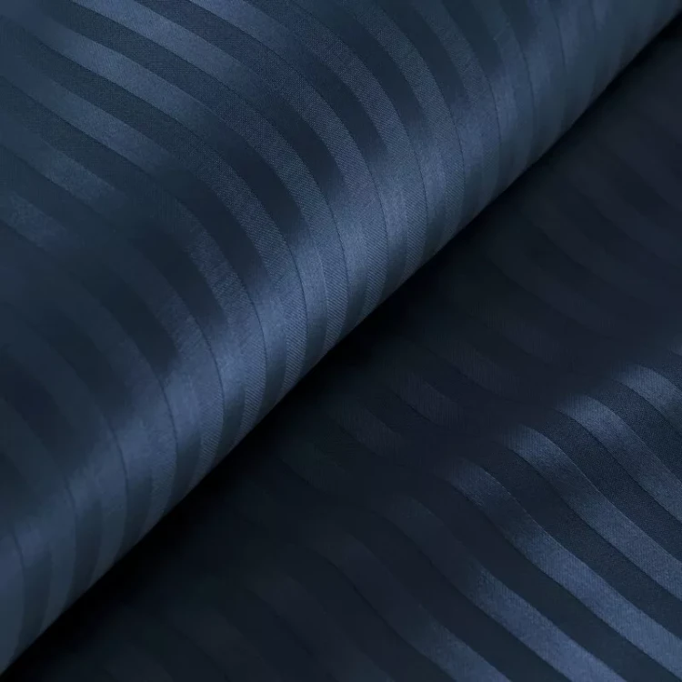 big_posciel-satynowa-220x200-vera-granatowa-adamaszkowa-paski-eurofirany-3.webp