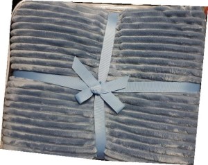 Koc z mikrofibry szaro-niebieski o grubym splocie waga 1,8 kg. 160x210cm. 