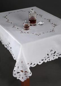 Obrus 140x300 biały plamoodporny Paula  z haftem